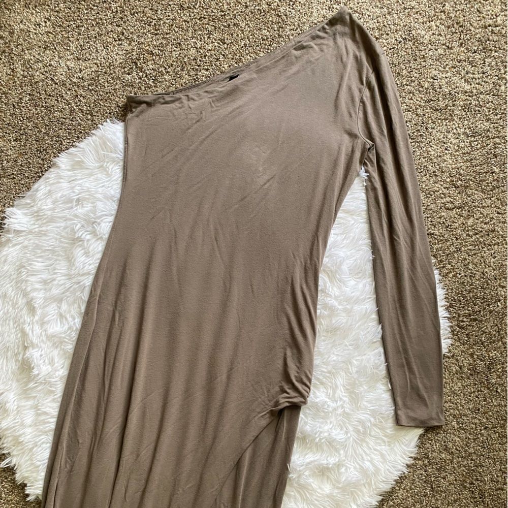 AQAQ Yoko Maxi Dress One Sleeve Long Light Brown High Slit Womens Size 8 Stretch - Picture 4 of 9